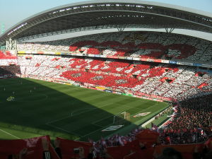 埼玉スタジアム２００２に浮かび上がった王冠