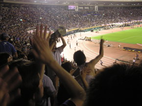 2003.8.20 日本代表対ナイジェリア代表　１２番ゲート付近の国立競技場